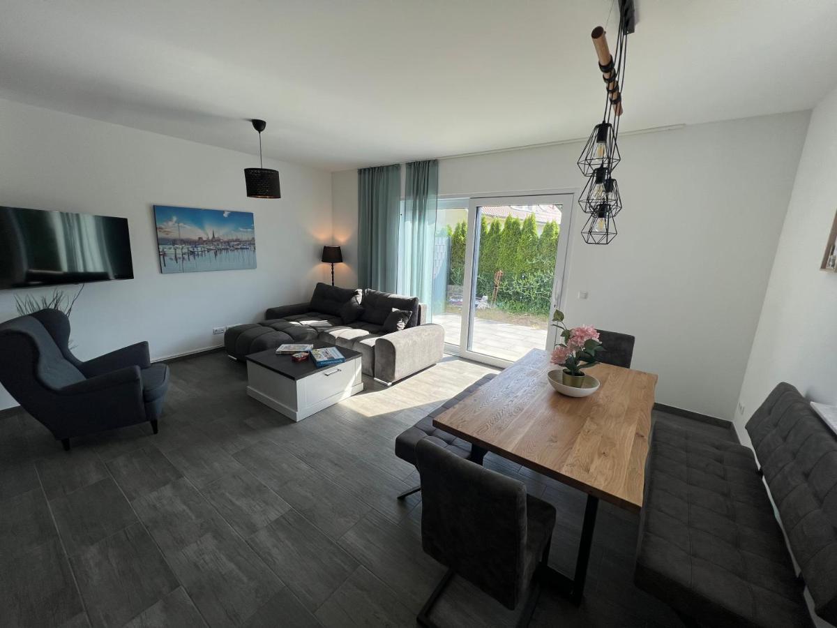 Vila Doppelhaushaelfte Mit Terrasse Elmenhorst/Lichtenhagen Exteriér fotografie